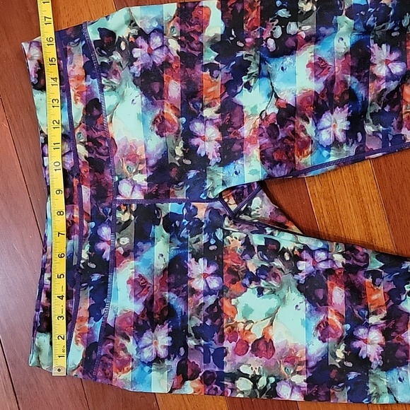 Athleta Floral Fade Sonar Capris Leggings Size Large - Picture 5 of 12